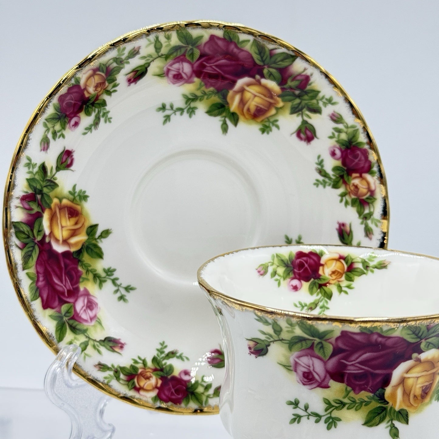 Vintage 1962 Royal Albert Old Country Roses England Porcelain Teacup & Saucer