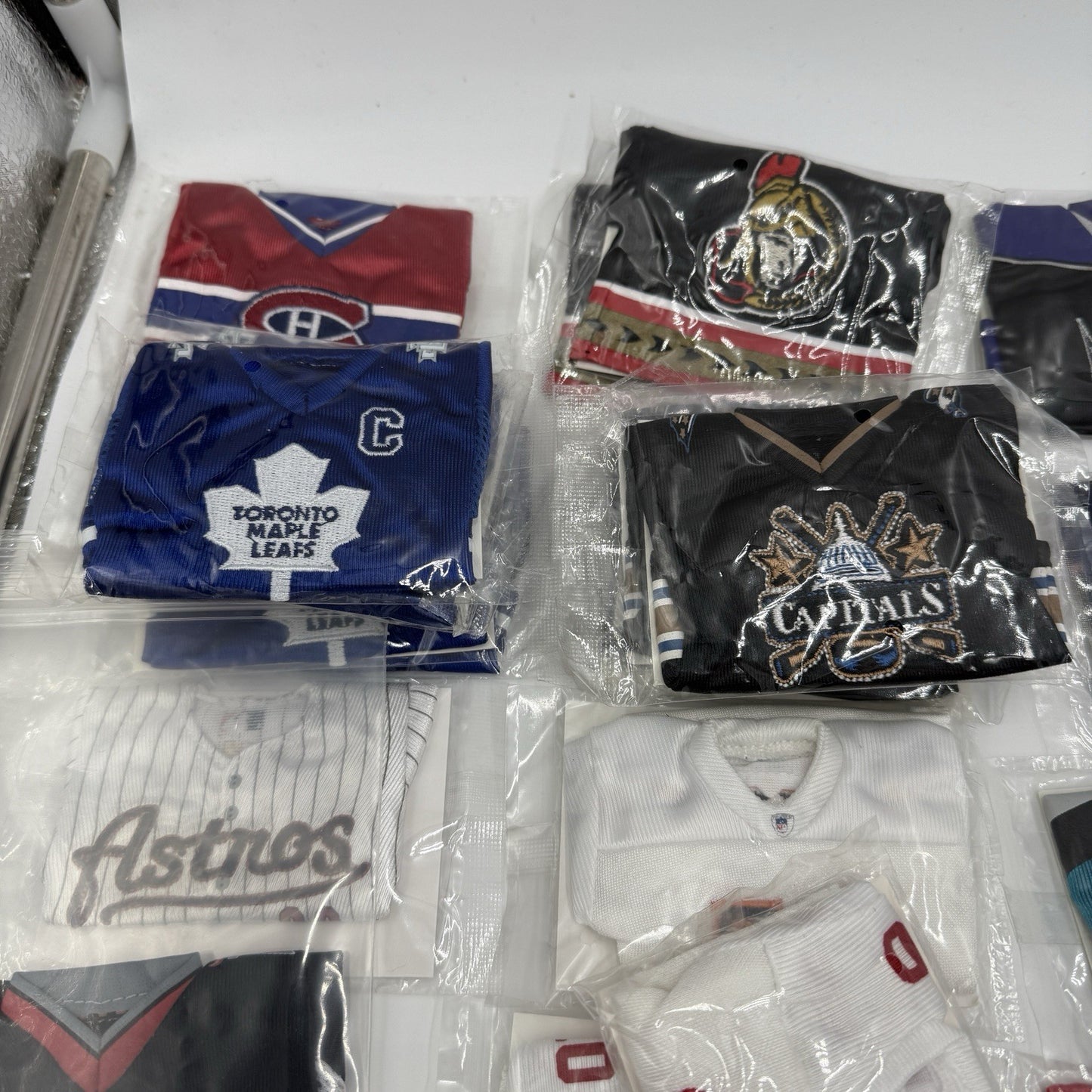 2006/07 Upper Deck Mini Jersey Collection 47 Pieces Miniature Sports Hockey