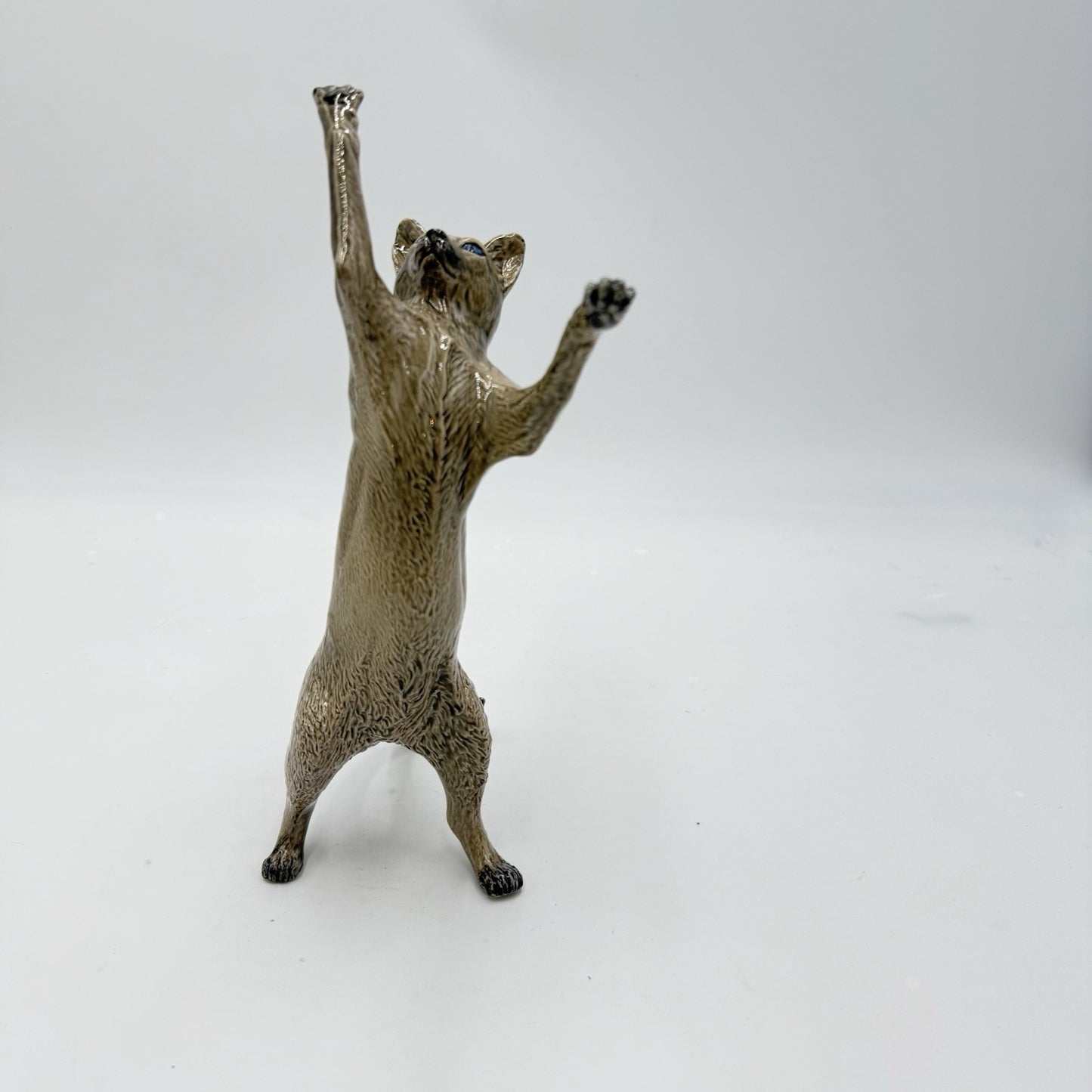Rare HEREDITIES England Porcelain CHARM OF Creamware Stretching Cat Figurine 9”