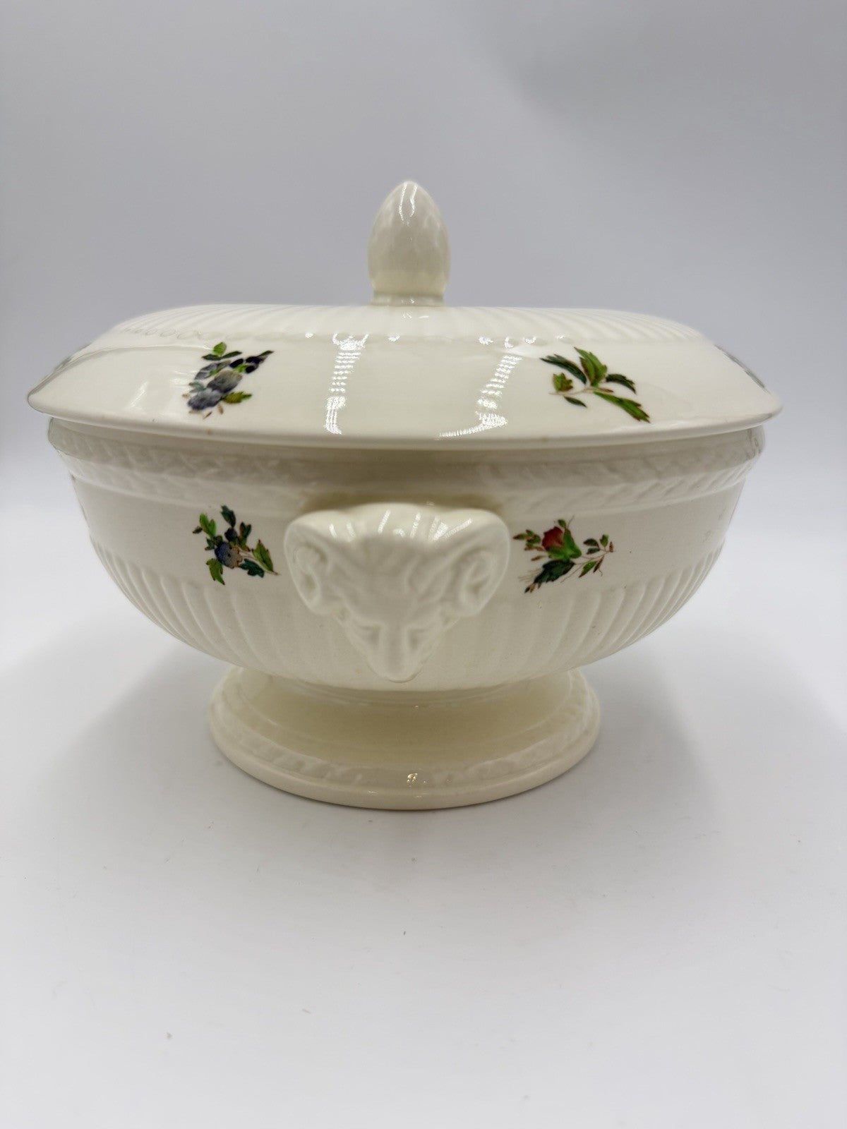 Wedgwood Edme England Conway Porcelain A.K 8384 Lidded Dish Ram Handles