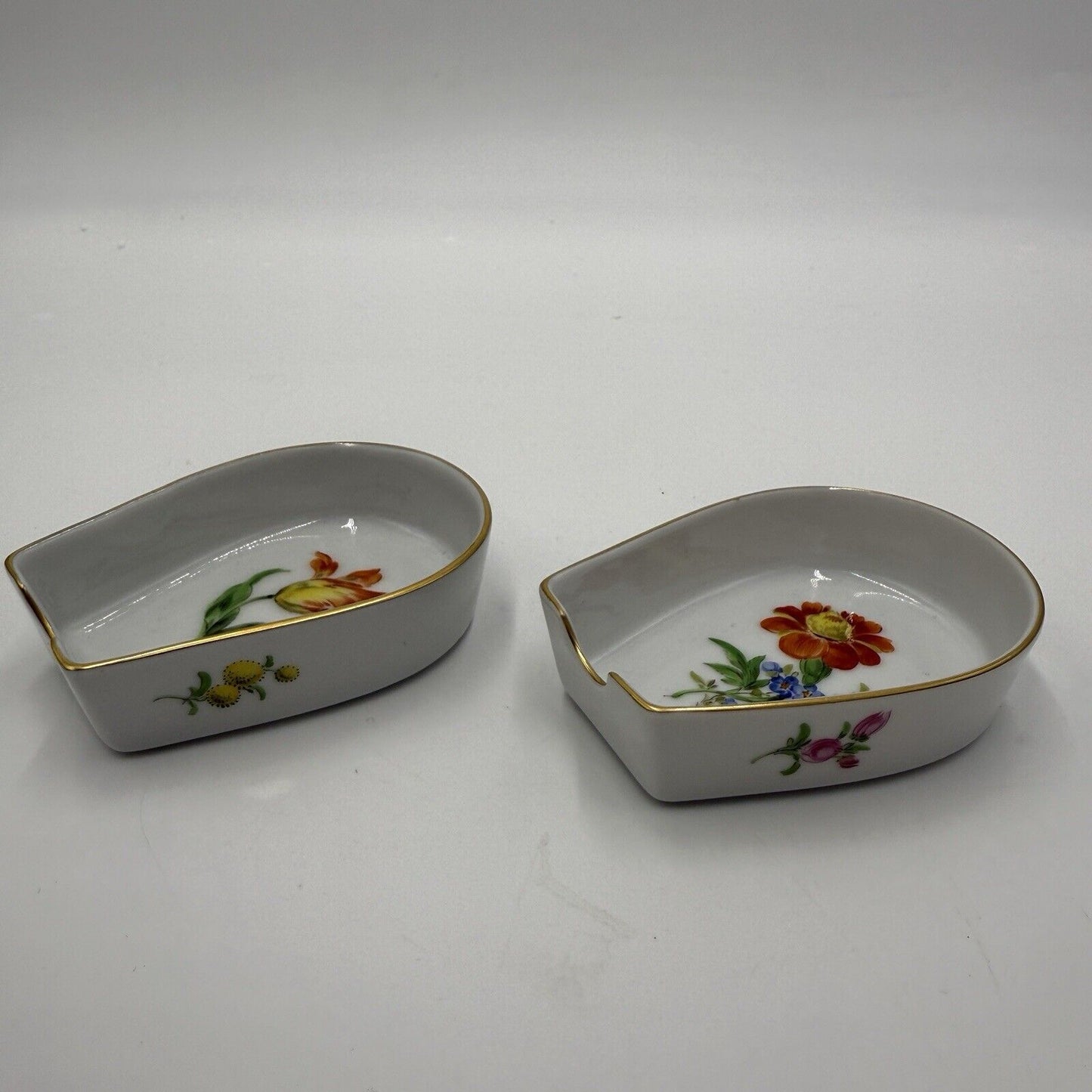 Antique 19th Century Pair Of Meissen Porcelain Floral Painted Ashtrays Germany