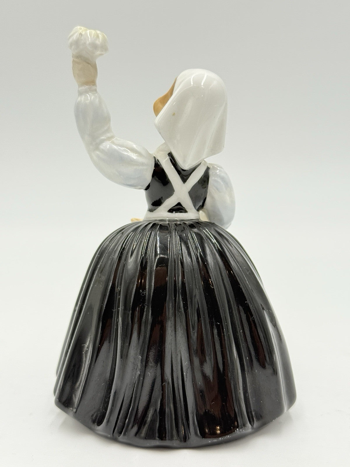 ROYAL DOULTON England Porcelain MOTHER'S HELP HN 2151 Girl Helper Figurine 5”