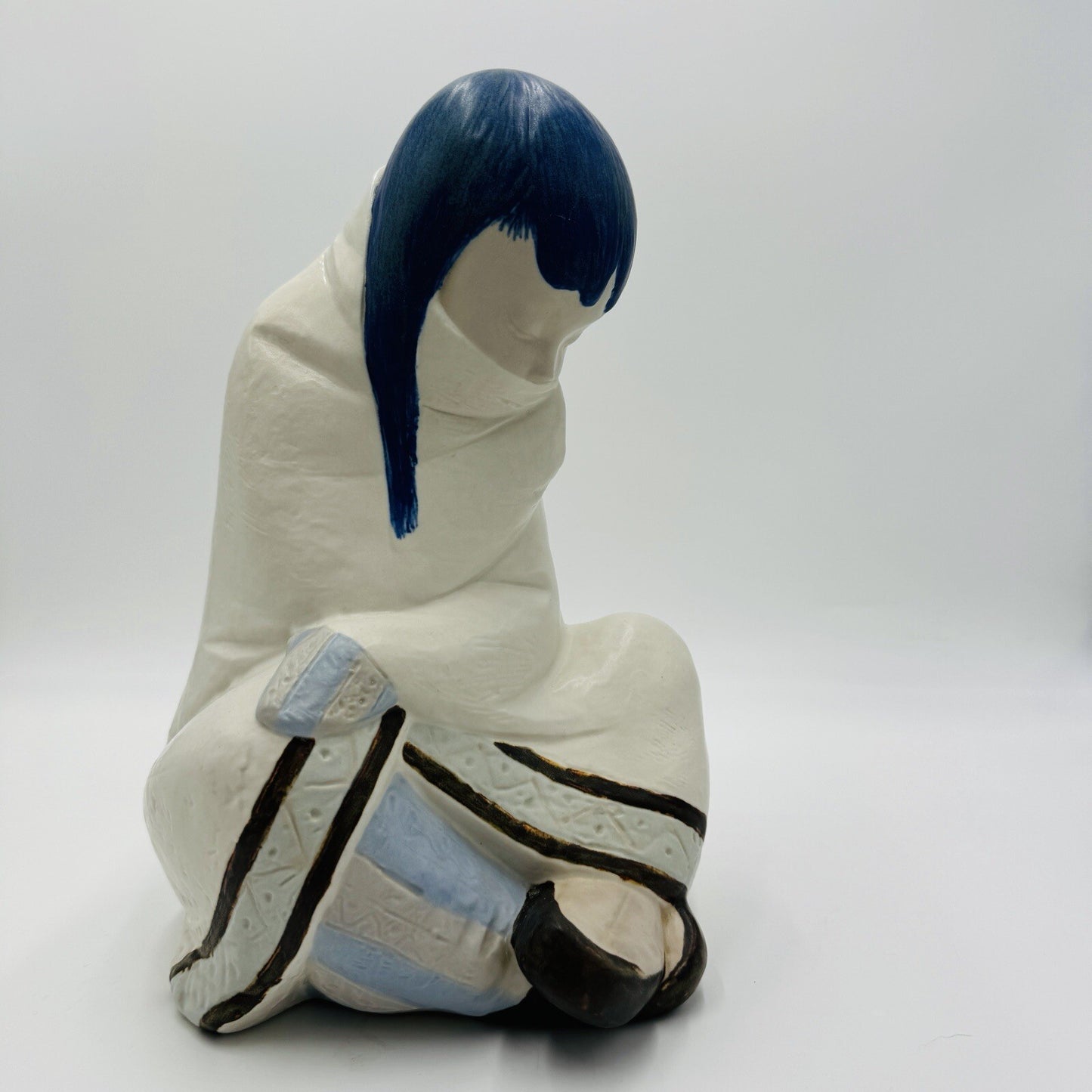 Lladro Spain Porcelain Inuit Girl Napping Sculpture Juan Huerta 2008 Lladró