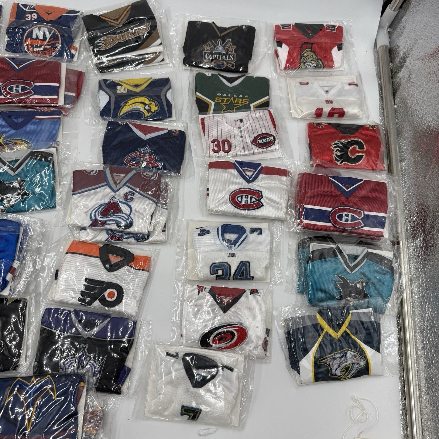 2006/07 Upper Deck Mini Jersey Collection 47 Pieces Miniature Sports Hockey