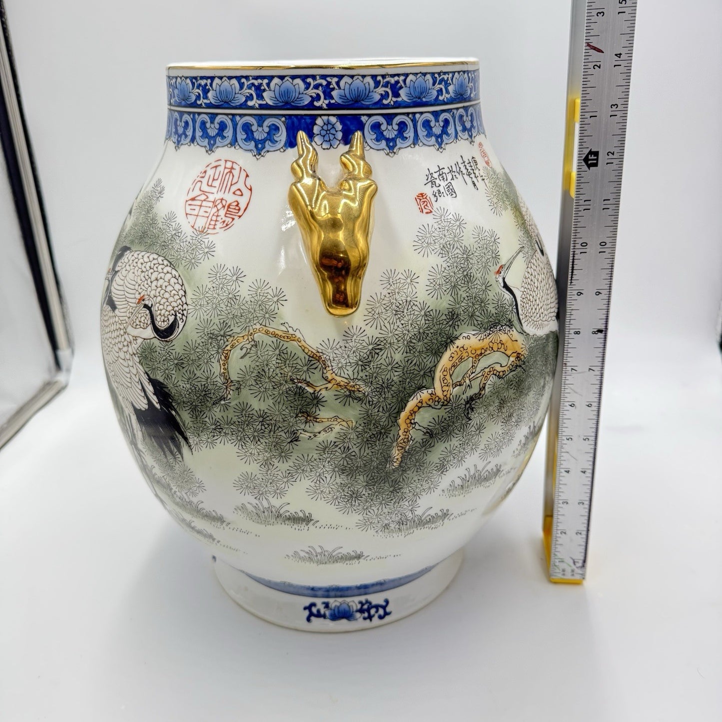 Chinese Porcelain Deer Head Hu Vase Qing Dynasty early Republic period 1912-1945