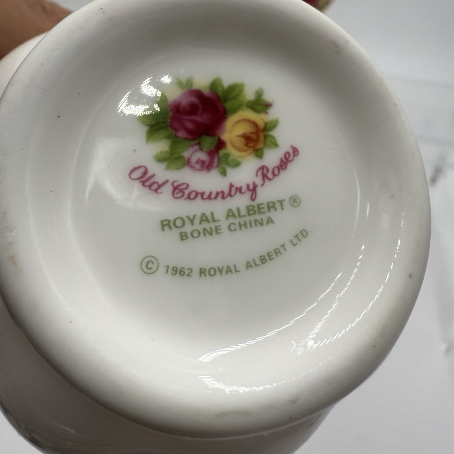 Vintage 1962 Royal Albert Old Country Roses England Porcelain Teacup & Saucer