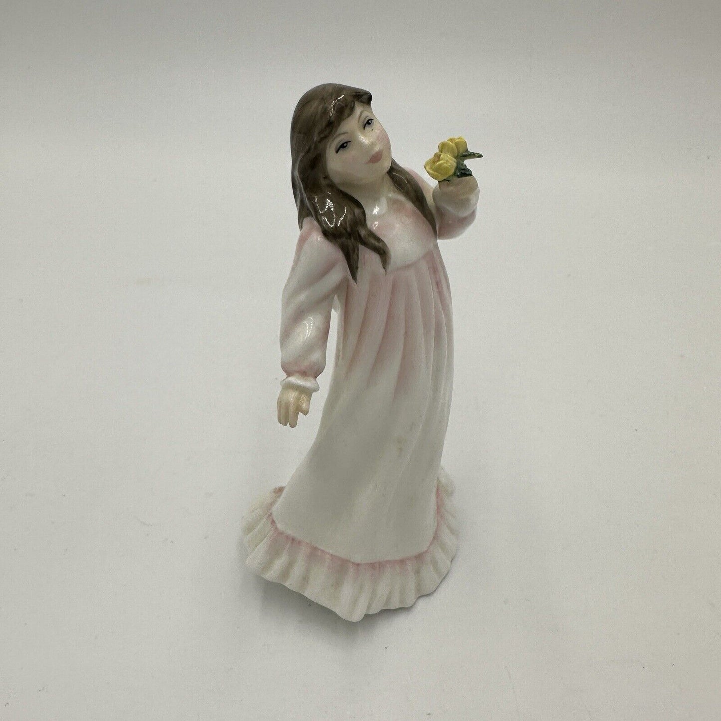 Royal Doulton Figurine Flowers For Mother Hand-painted HN3454 England Porcelain