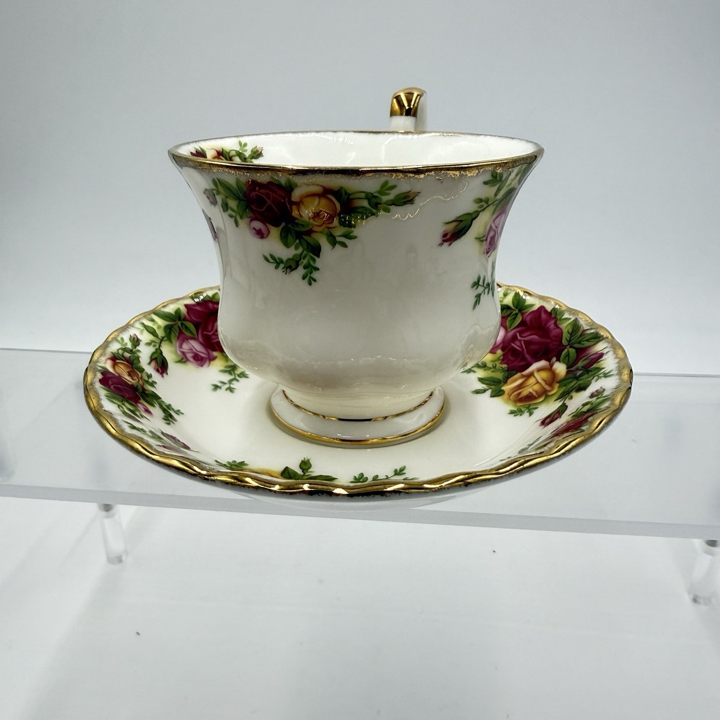 Vintage 1962 Royal Albert Old Country Roses England Porcelain Teacup & Saucer