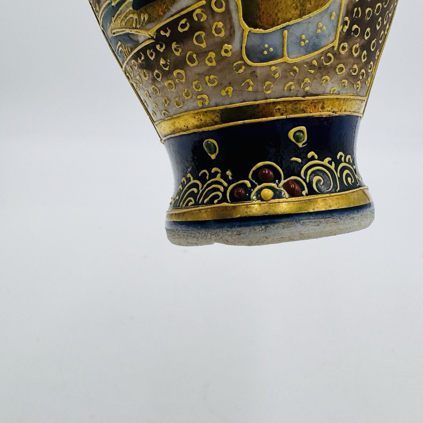 Antique Japanese Satsuma Moriage Mini VASE 5in MEIJI PERIOD KINKOZAN TSUKURU