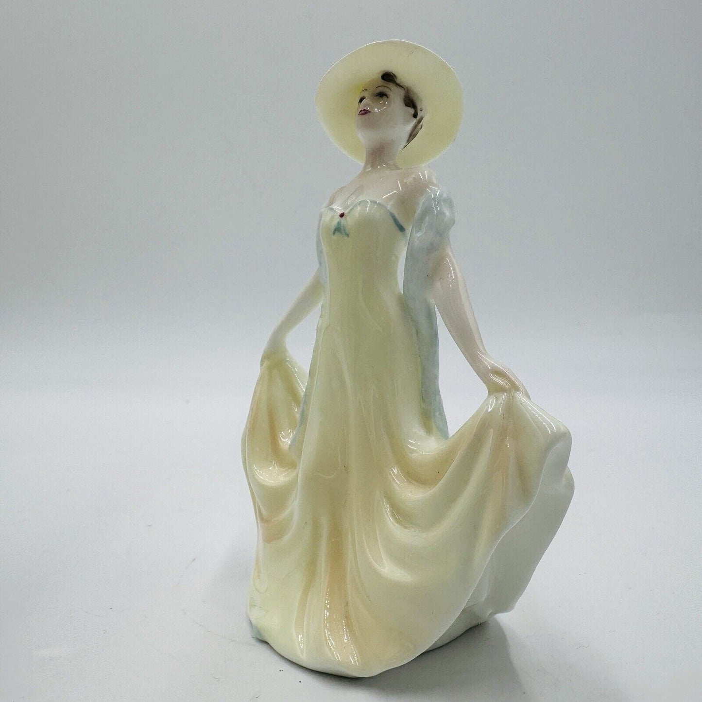 Coalport Porcelain England Heart To Heart Encore Fashion Lady Figurine 5”