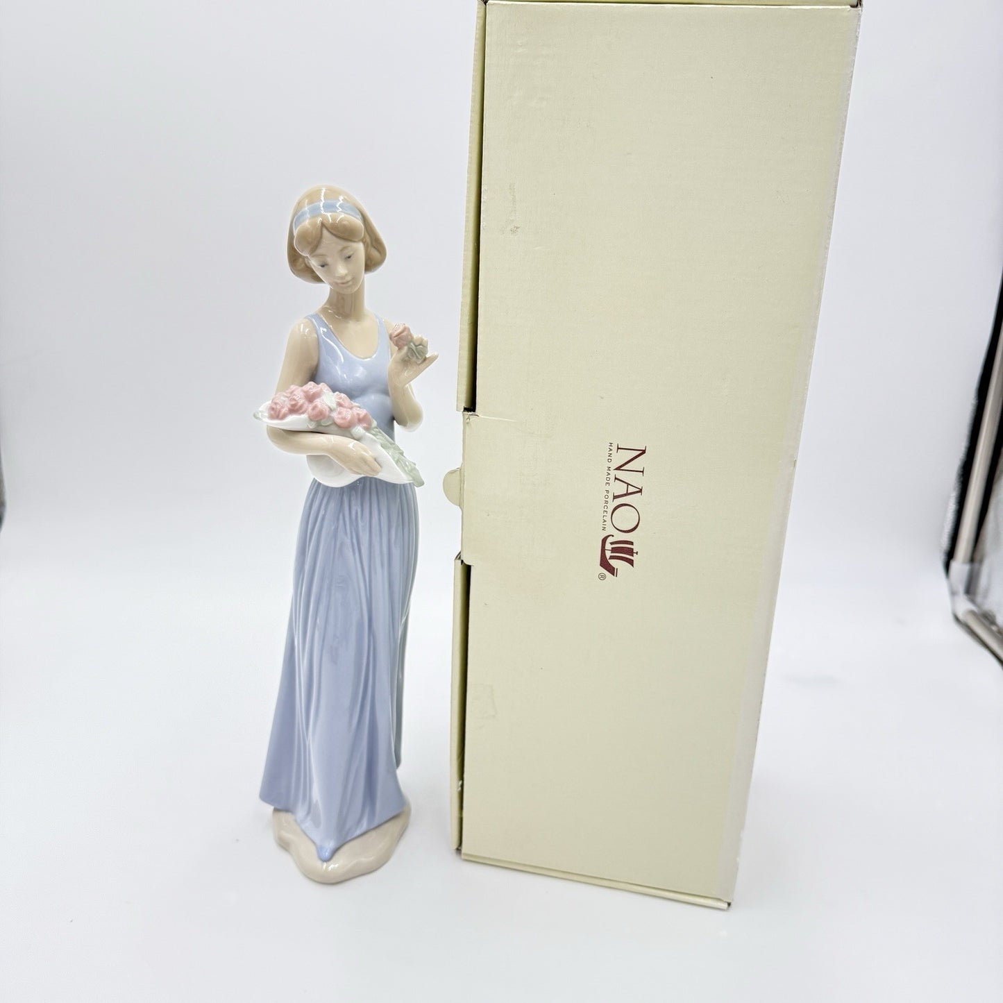 Nao By LLADRO My Little Bouquet Girl Holding Flowers 12.5" Porcelain Figurine Vt