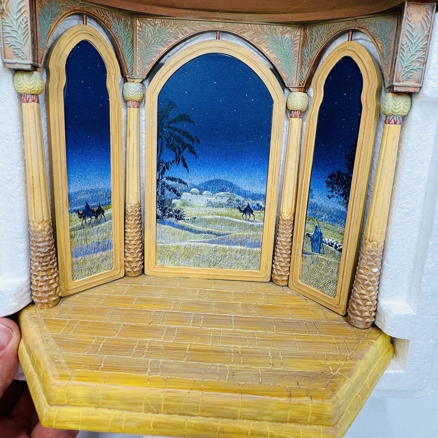 Hallmark 2006 Light of the World Table Decoration 5 Piece Nativity Set