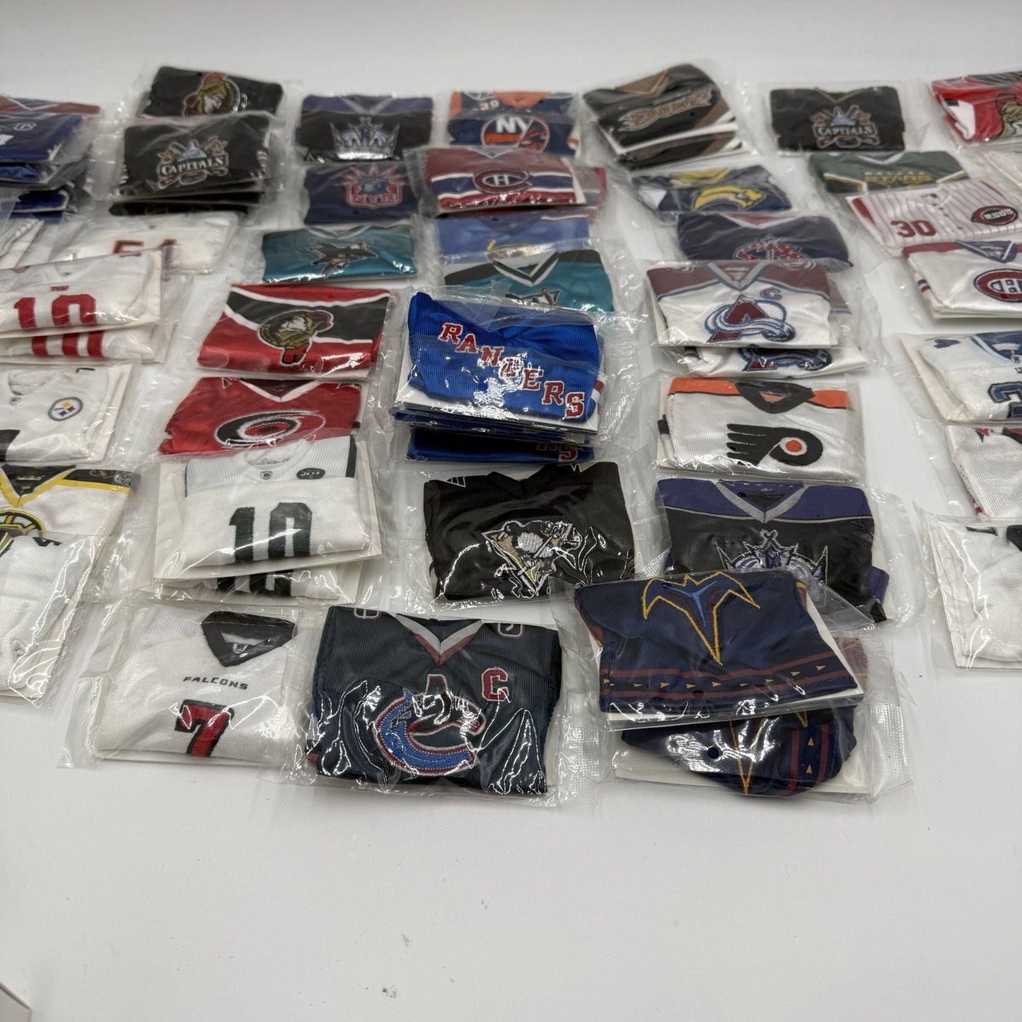 2006/07 Upper Deck Mini Jersey Collection 47 Pieces Miniature Sports Hockey