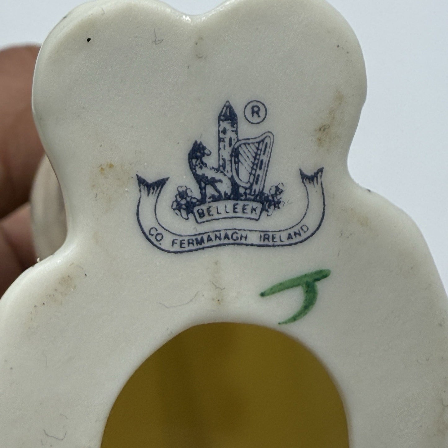 Vtg 5” Belleek Irish Porcelain Beige Cat Green Eyes Figurine Blue Marking 8th