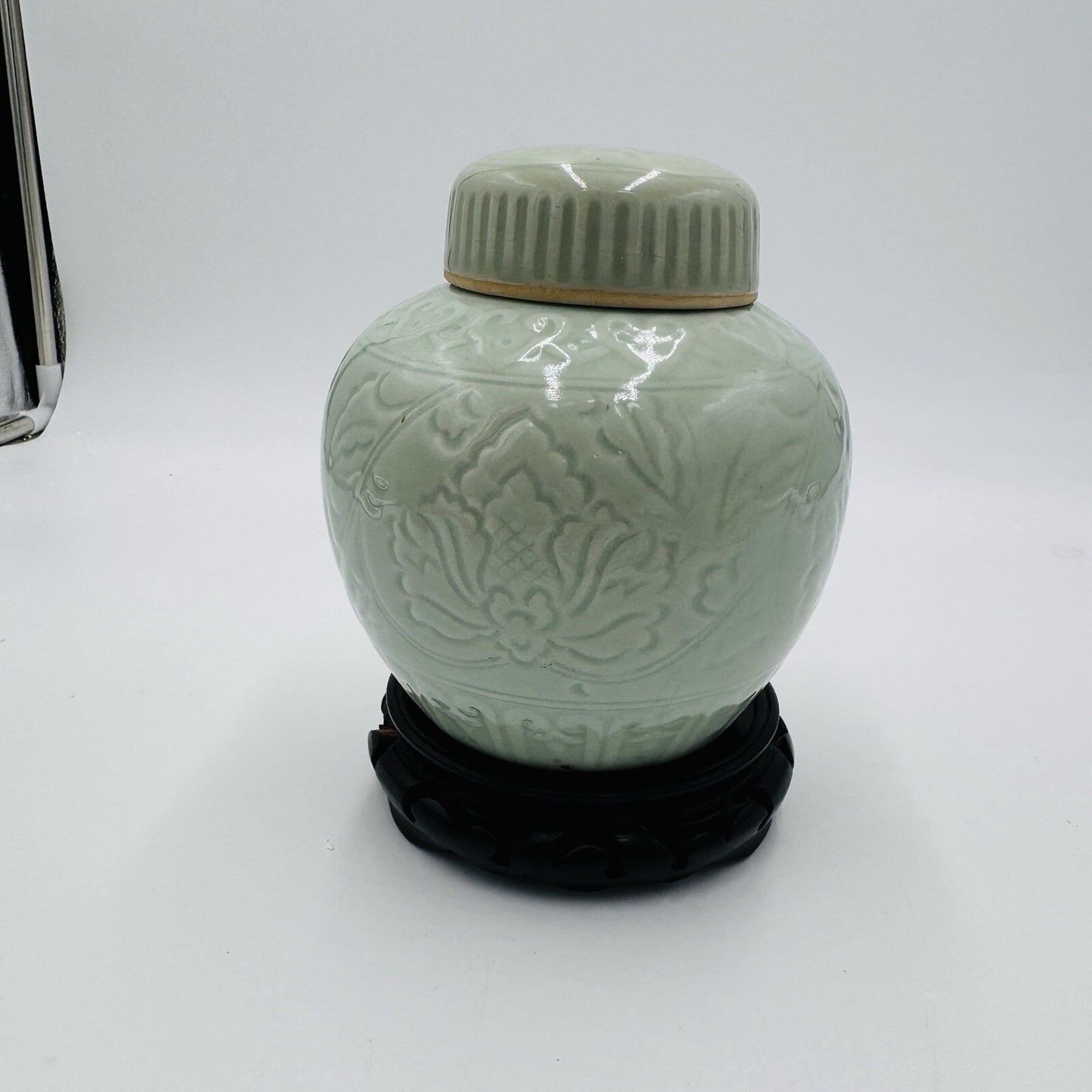 Qing Dynasty Chinese Celadon marked Qing Glazed Jar with Lid Ancient Pottery