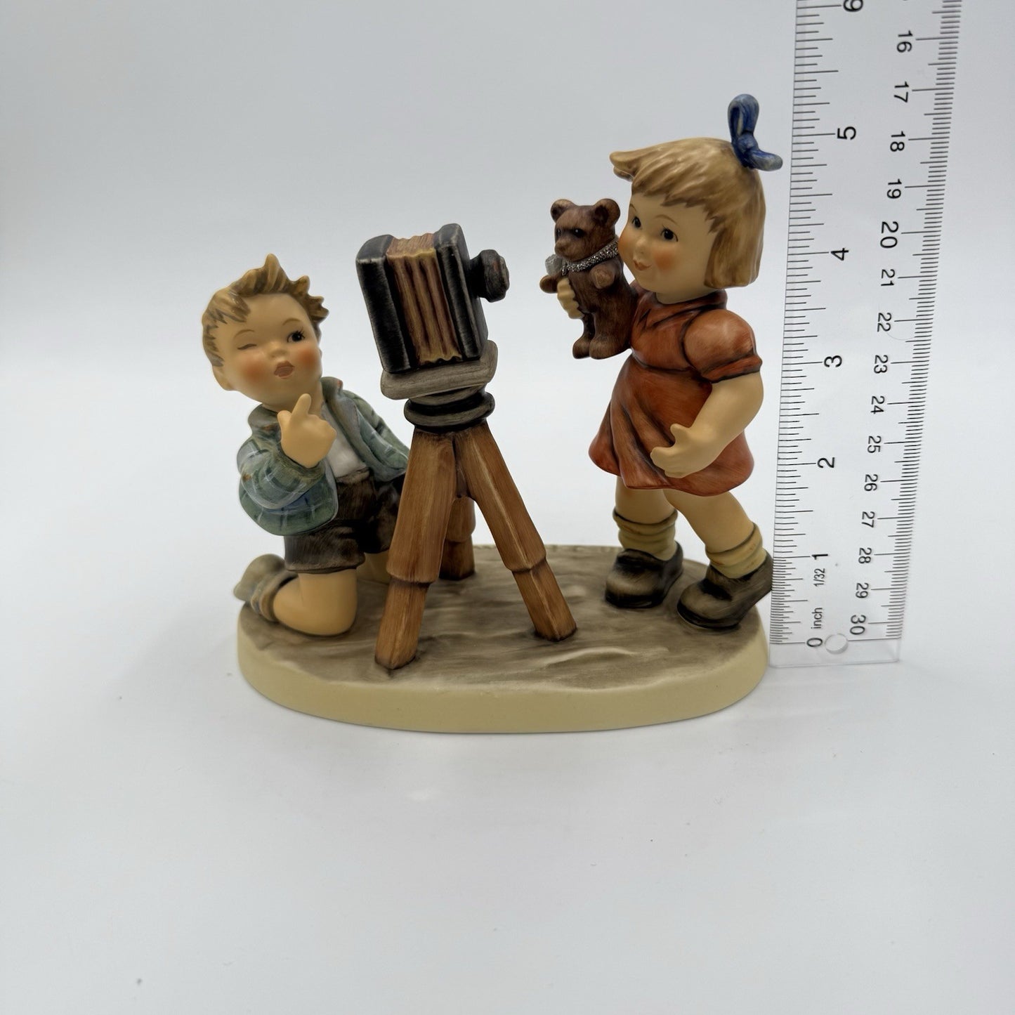 Hummel Celebration CLUB 25 Yrs 1977-2002 Camera Ready Porcelain Figurine Goebel