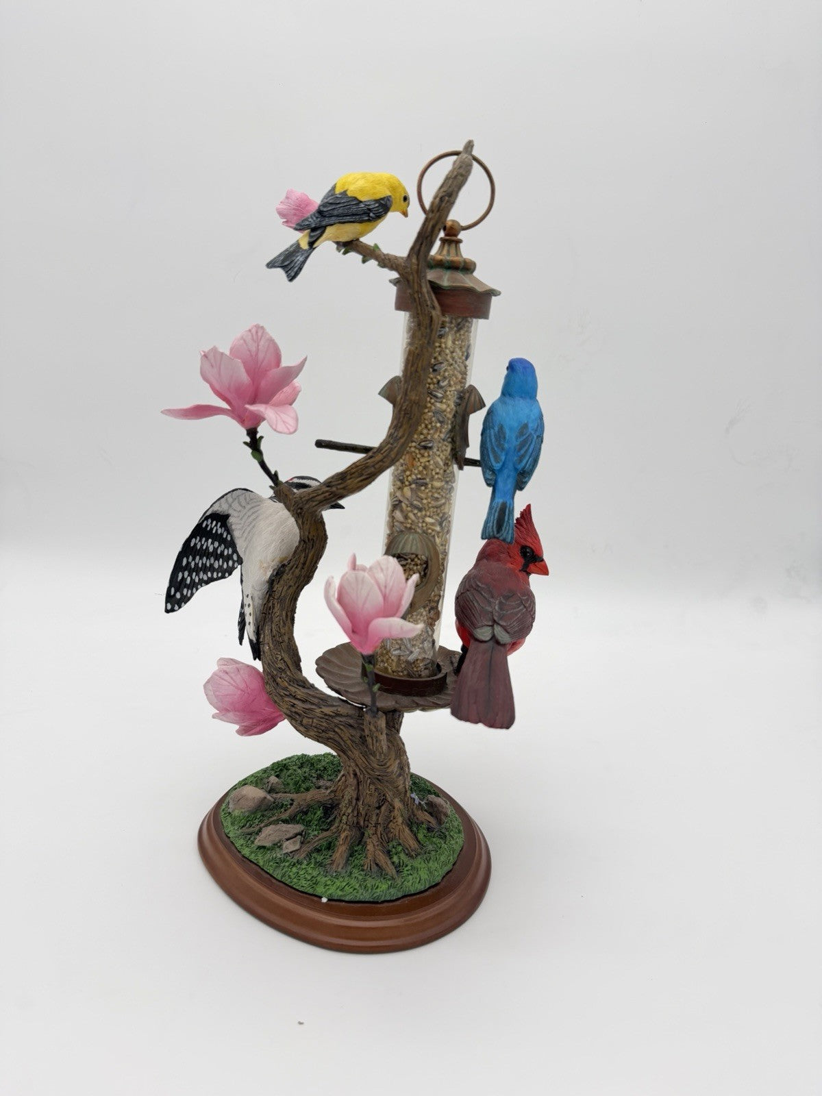 Danbury Mint Backyard Splendor By Bob Guge Feeder 12”H Birds Sculpture Painted