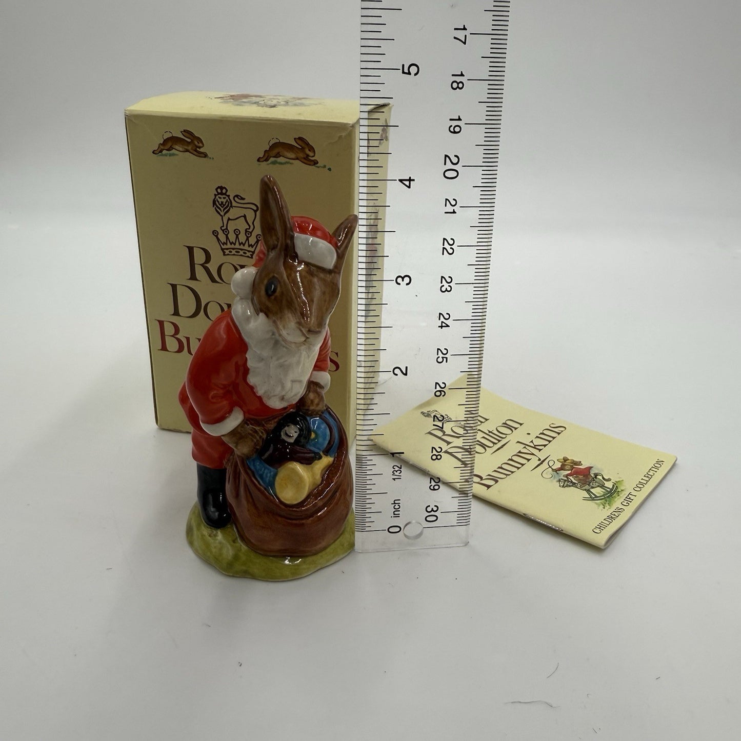 Royal Doulton England Santa Bunnykins Happy Christmas DB17 Porcelain Figurine