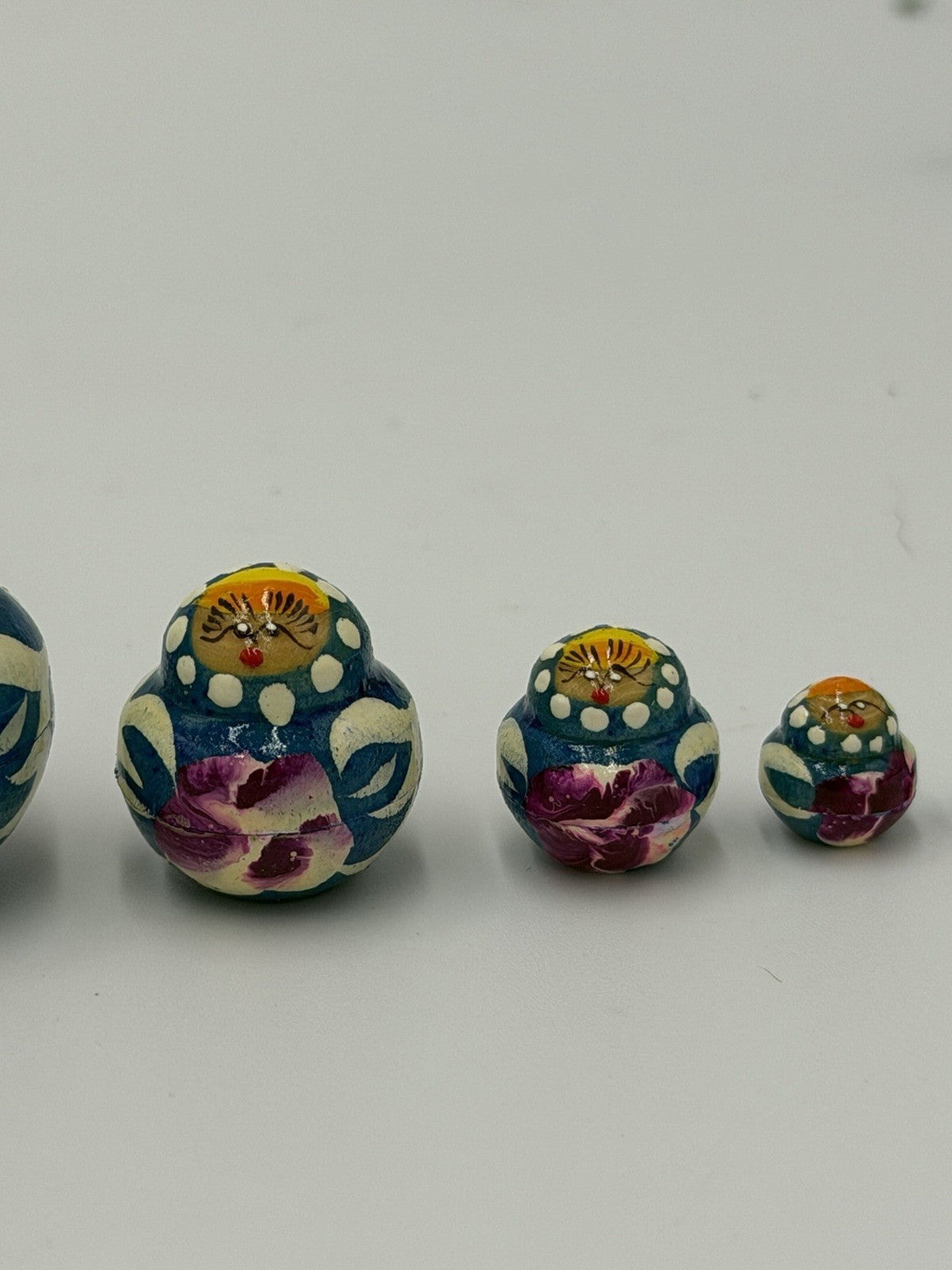 vintage folk art Matryoshka nesting dolls hand painted 10 pieces blue floral 4”