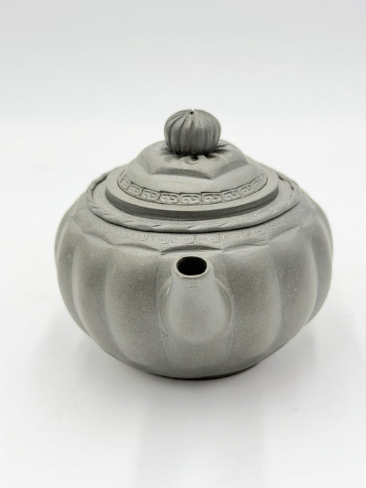 Chinese Yixing zisha clay teapot with ribbed pumpkin body & decorative lid Vtg