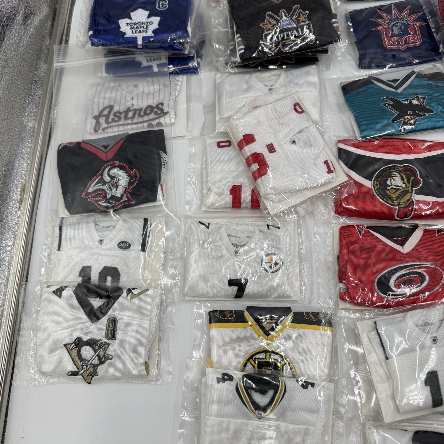 2006/07 Upper Deck Mini Jersey Collection 47 Pieces Miniature Sports Hockey
