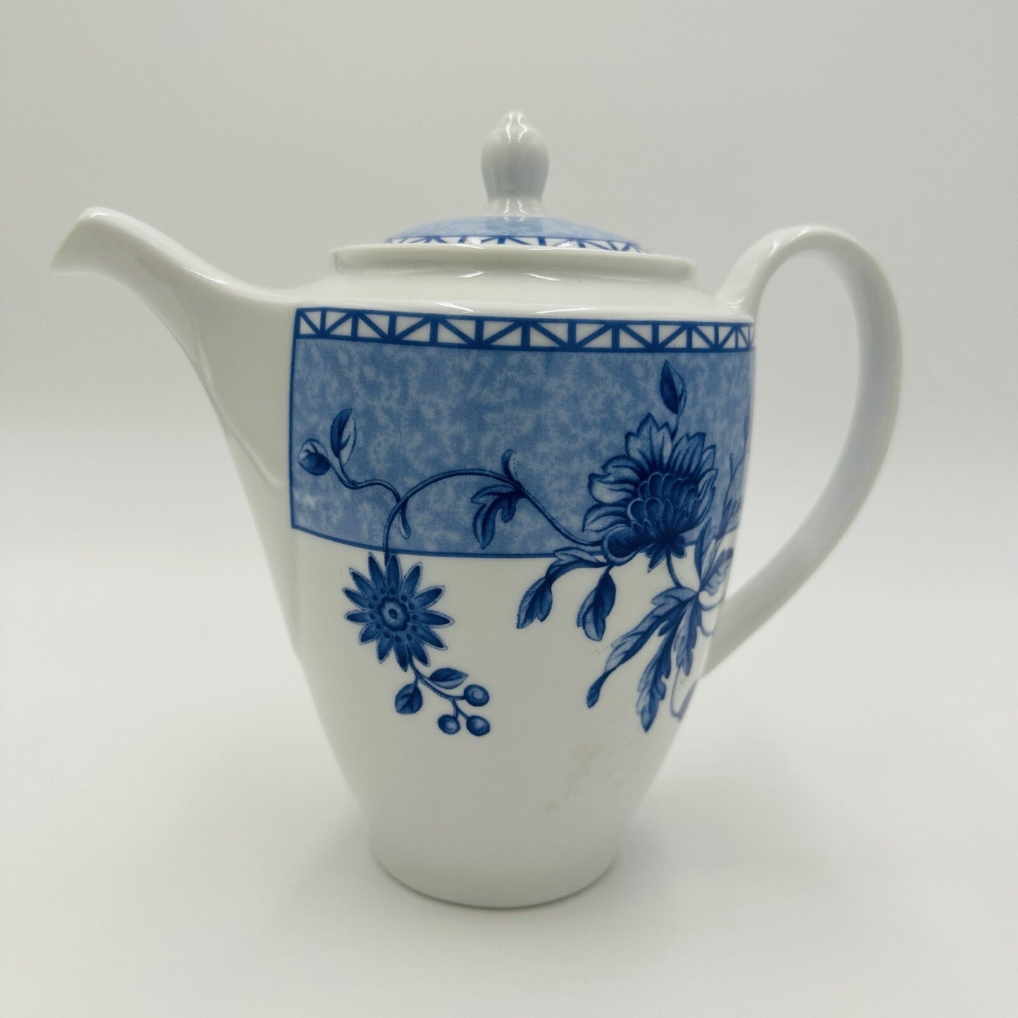 Wedgwood Coffee Pot Mikado Blue and White Porcelain Servewear Vintage Home China