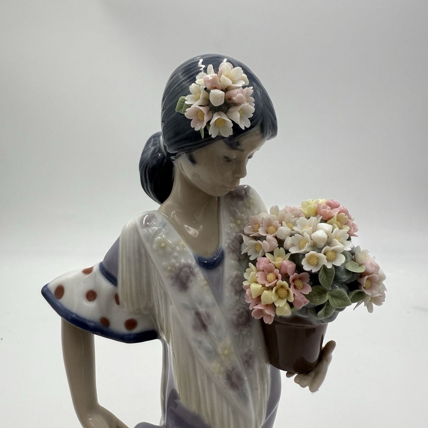 Vintage Lladro Spain FLOR MARIA Girl With Flowers Porcelain Figurine 5490 10”
