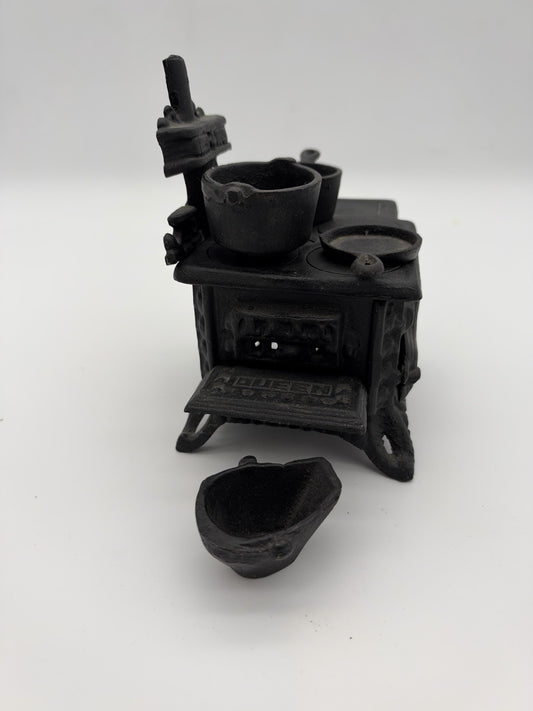 Vintage Queen Cast Iron Toy Cook Stove Oven w/ Mini Pots & Pans Set 1950