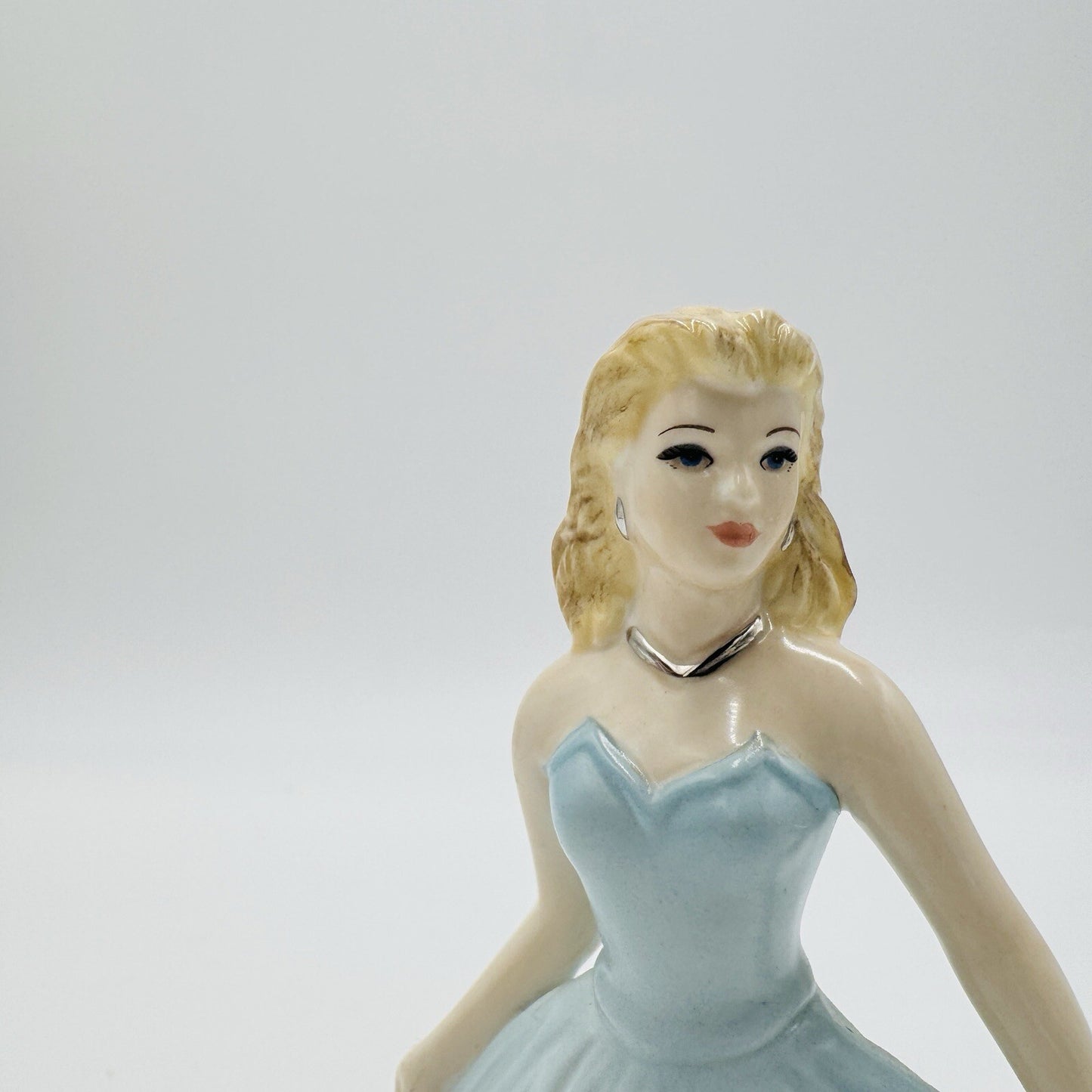Coalport Porcelain England Heart To Heart Collection To My Friend Fisgurine 5in