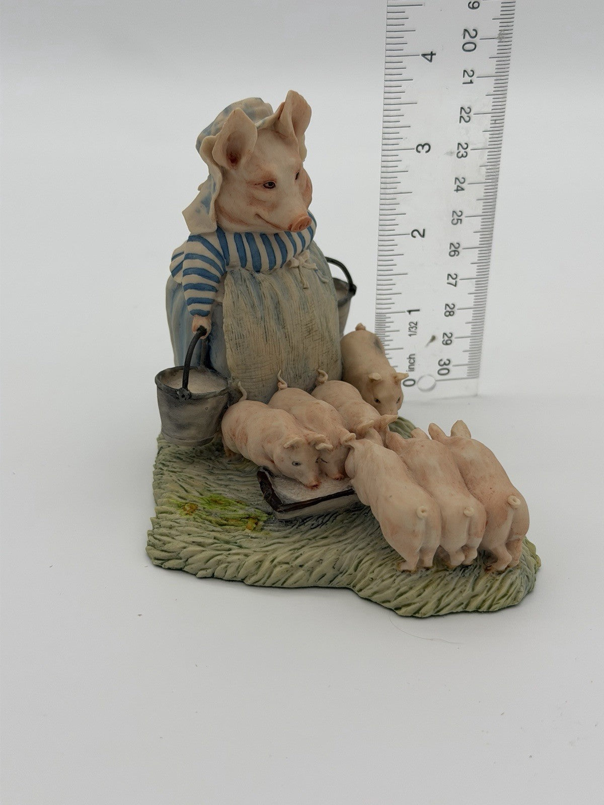 Border Arts Scotland Beatrix Potter Aunt Pettitoes Feeding the Piglets Figurine