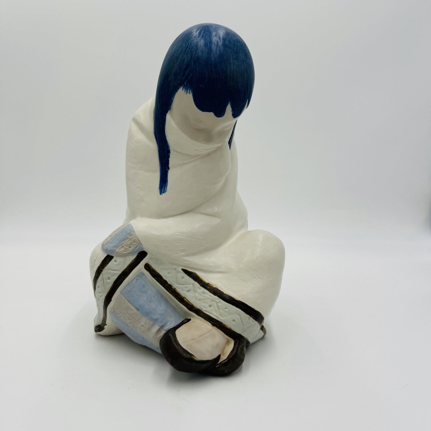 Lladro Spain Porcelain Inuit Girl Napping Sculpture Juan Huerta 2008 Lladró