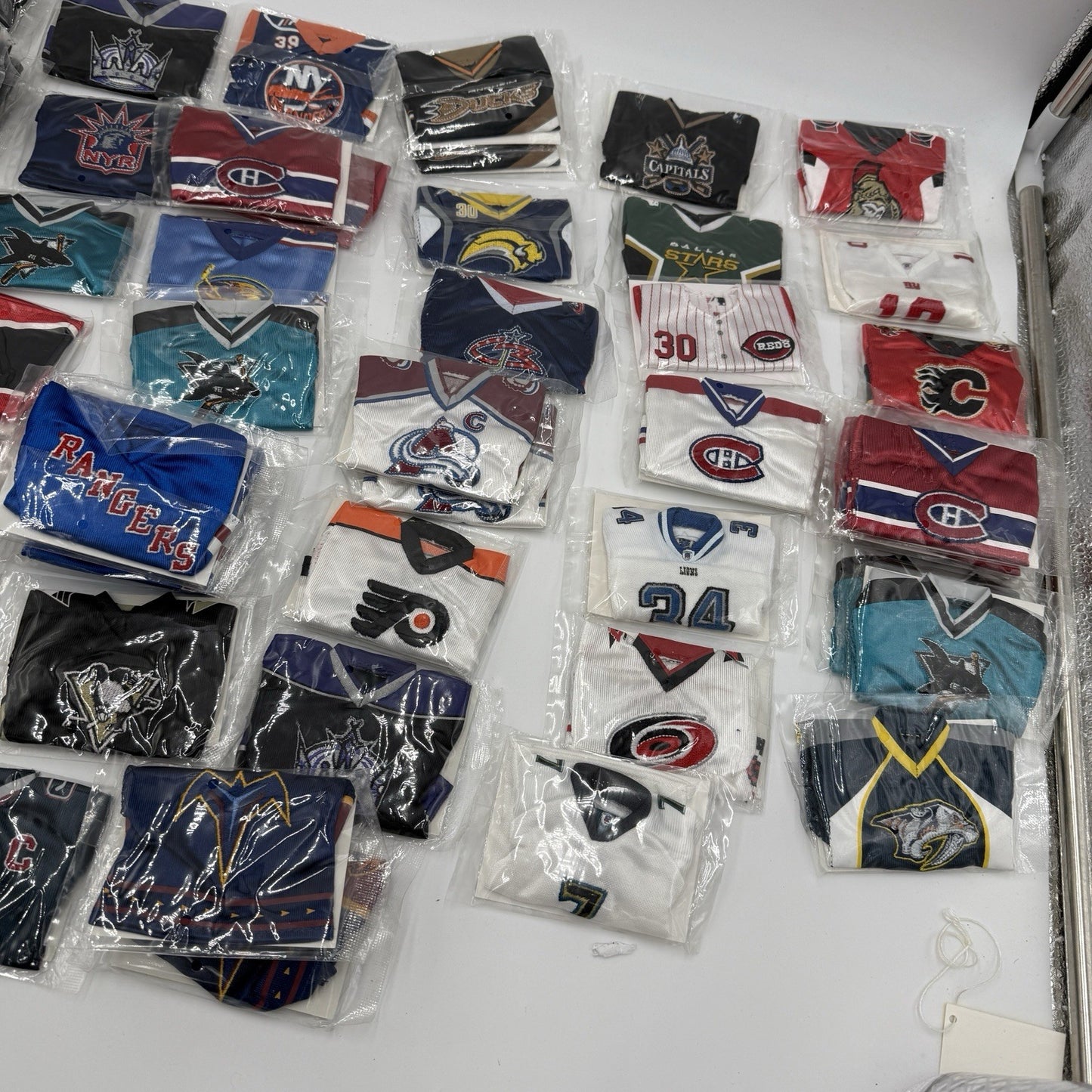 2006/07 Upper Deck Mini Jersey Collection 47 Pieces Miniature Sports Hockey