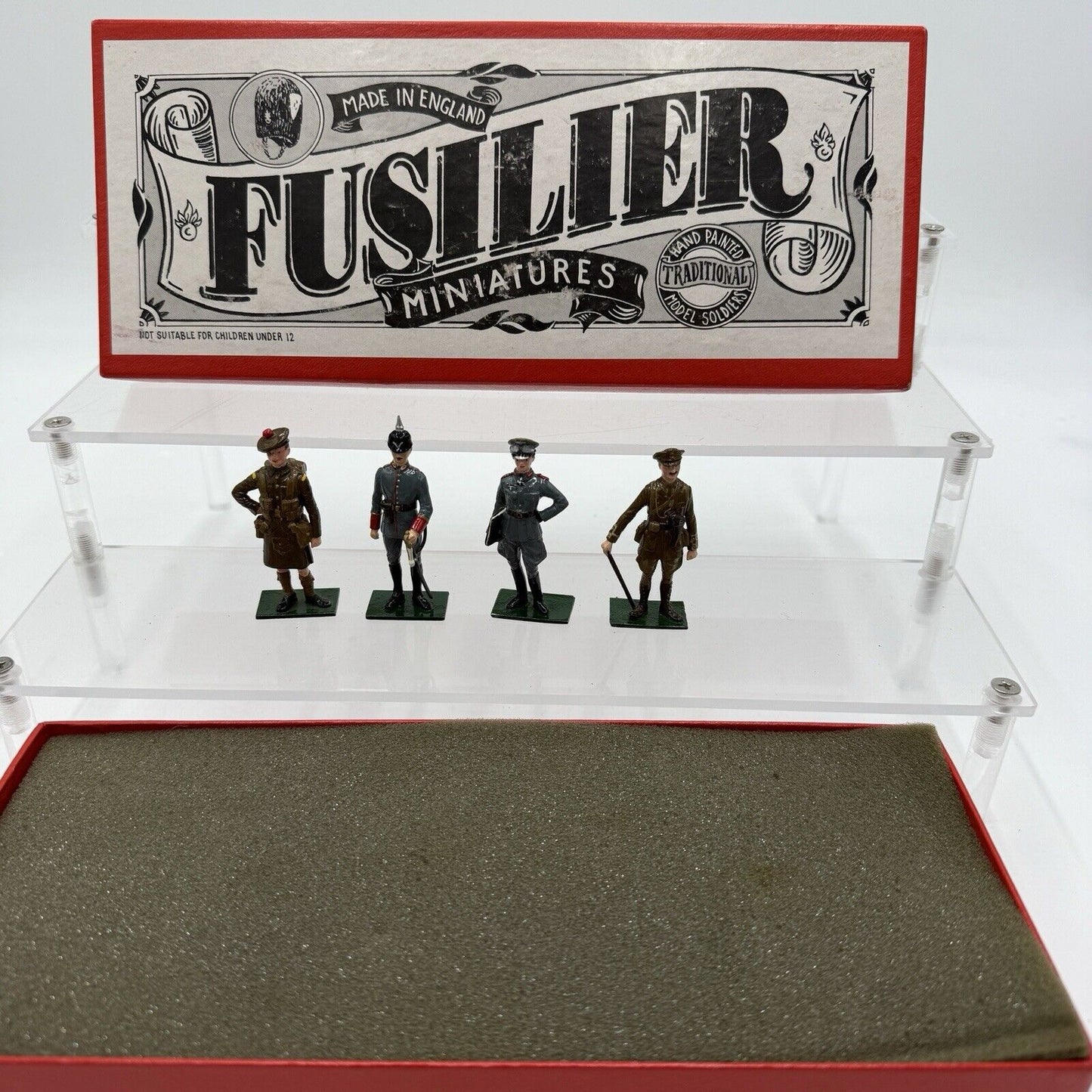 Fusilier miniature hand painted model soldiers traditional made in england metal