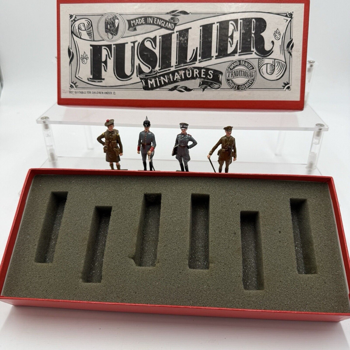 Fusilier miniature hand painted model soldiers traditional made in england metal