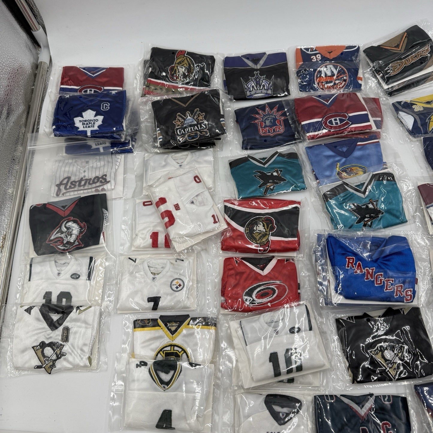 2006/07 Upper Deck Mini Jersey Collection 47 Pieces Miniature Sports Hockey