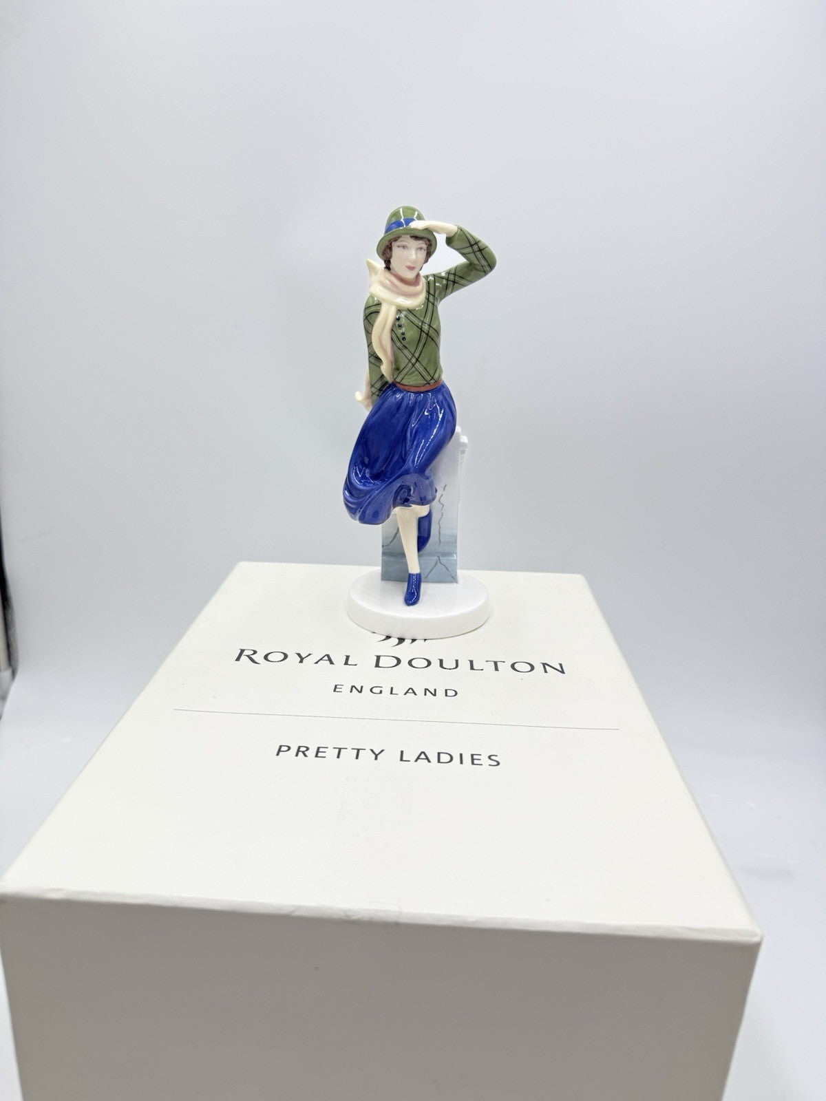Royal Doulton Bone China Pretty Ladies 2007 Theresa Figurine HN4933 England