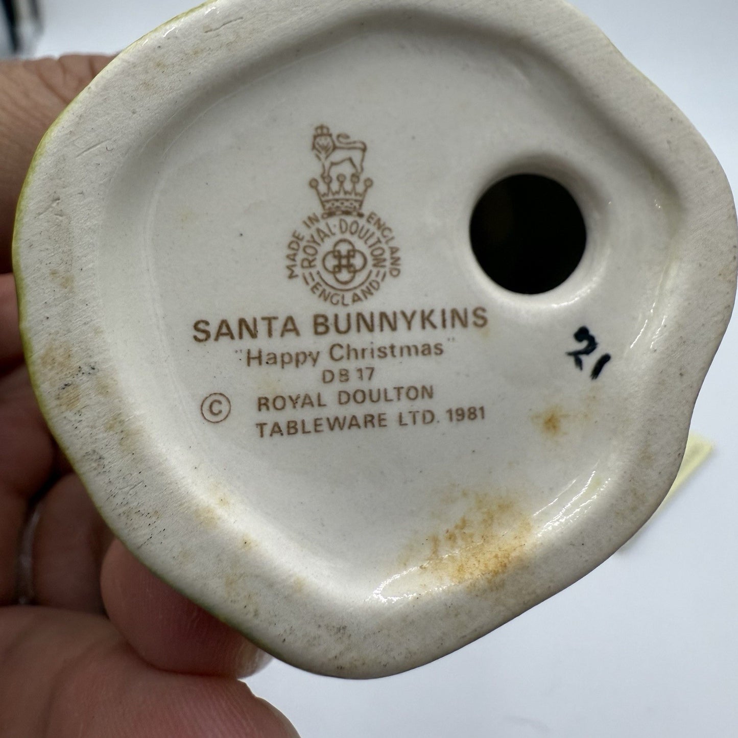 Royal Doulton England Santa Bunnykins Happy Christmas DB17 Porcelain Figurine
