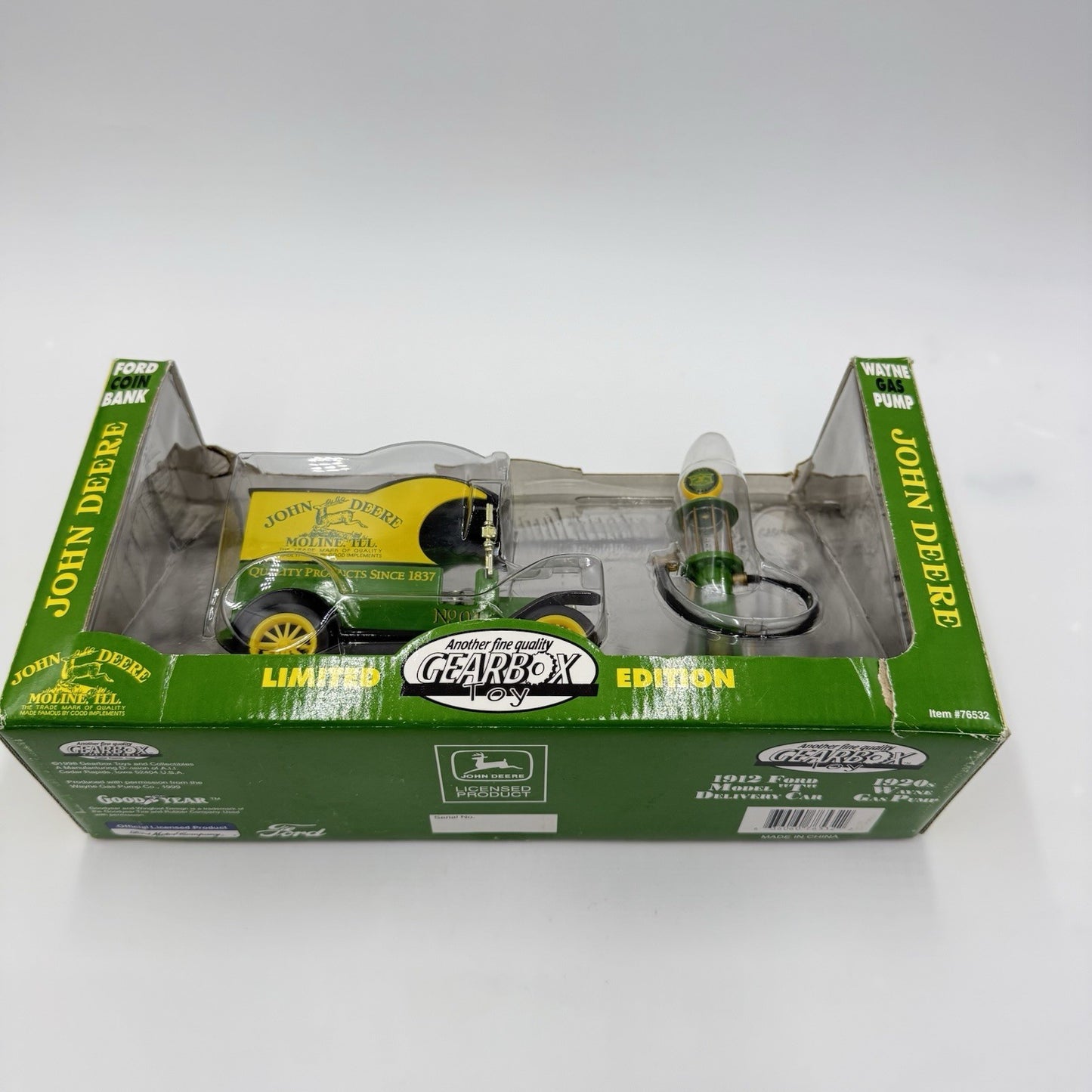 Vintage John Deere 1912 Model T Ford Coin Bank Wayne Gas Pump Limited Edition