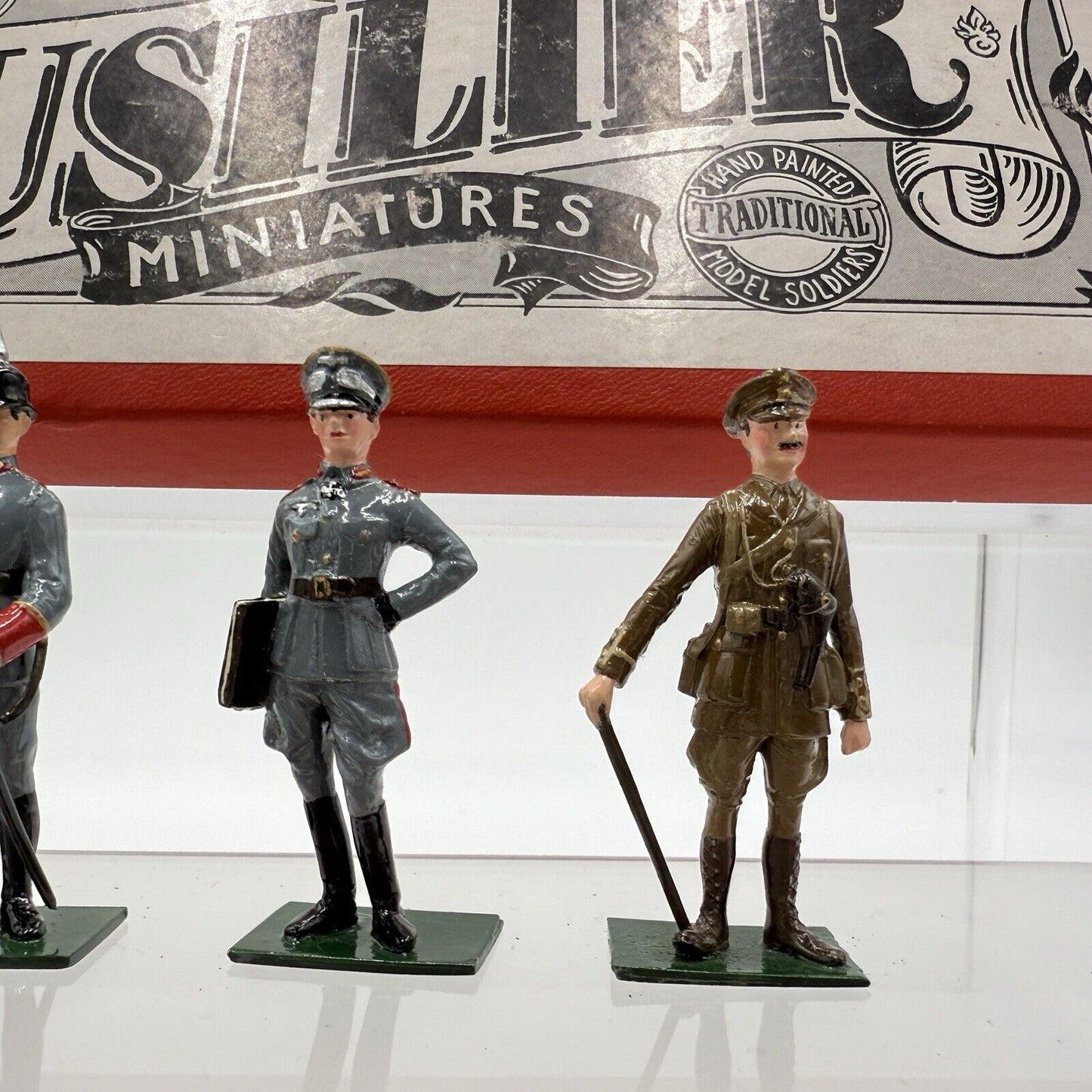 Fusilier miniature hand painted model soldiers traditional made in england metal