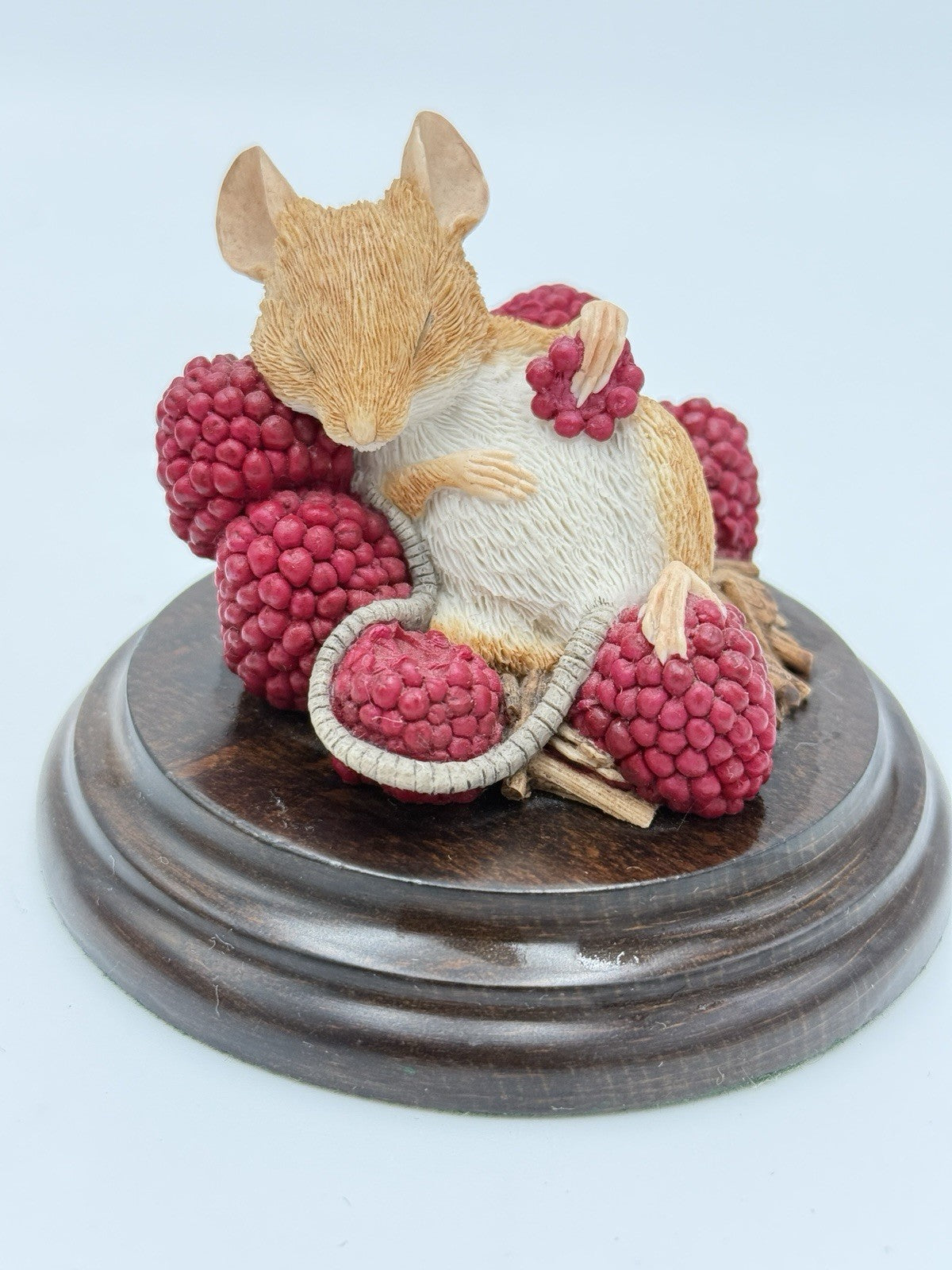 Country Artists England Mouse Berries Figurine 1990 Wooden Base Rare