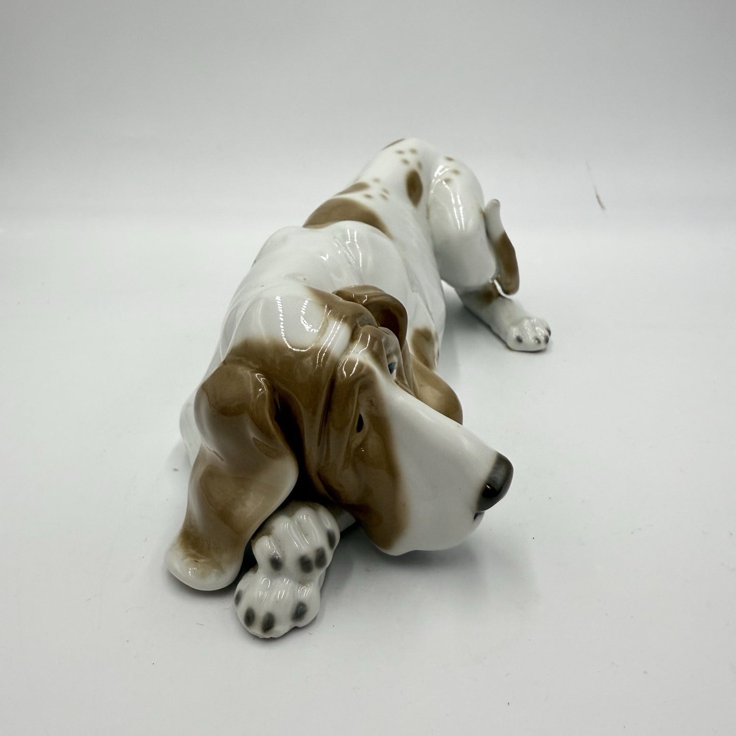 Museo First Edition Porcelain Large Bloodhound Hound Dog by Mann Japan Figurine