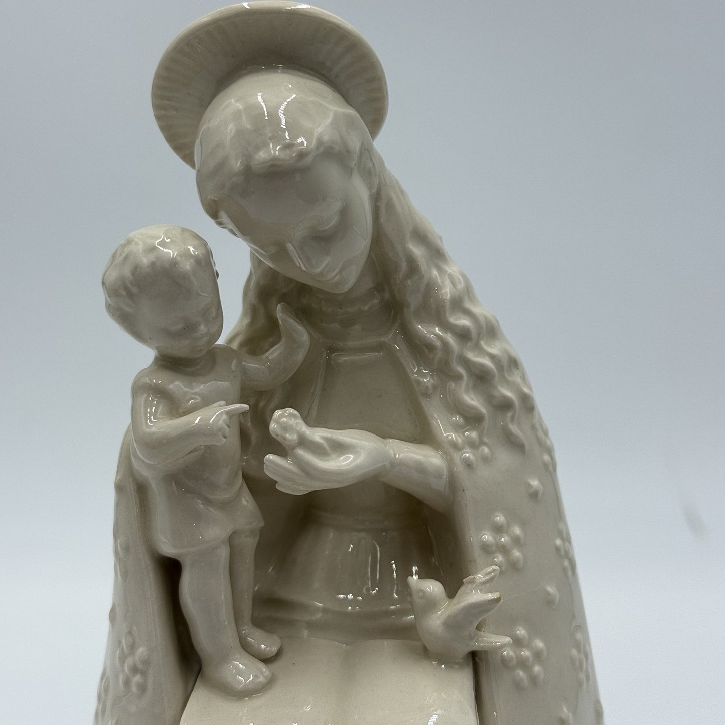 Vintage Hummel Figurine Flower Madonna & Child Full Bee Porcelain Goebel 10/1