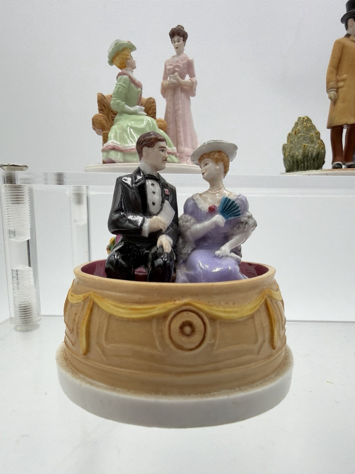 Franklin Mint Fashionable Parisiennes Porcelain Miniature Figurines 11