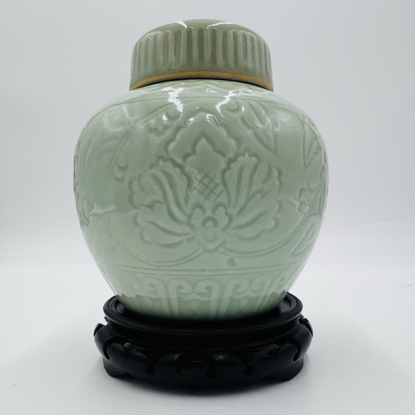 Qing Dynasty Chinese Celadon marked Qing Glazed Jar with Lid Ancient Pottery