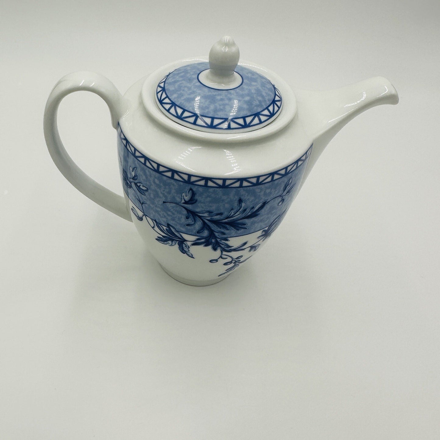 Wedgwood Coffee Pot Mikado Blue and White Porcelain Servewear Vintage Home China