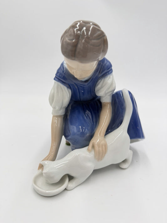 Bing & Grondahl Copenhagen Girl Feeding Cat Porcelain Figurine Denmark #1745