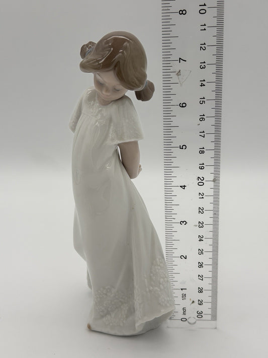 Nao by Lladro Spain Porcelain #1109 So Shy Little Girl Retired Figurine 8” Gloss