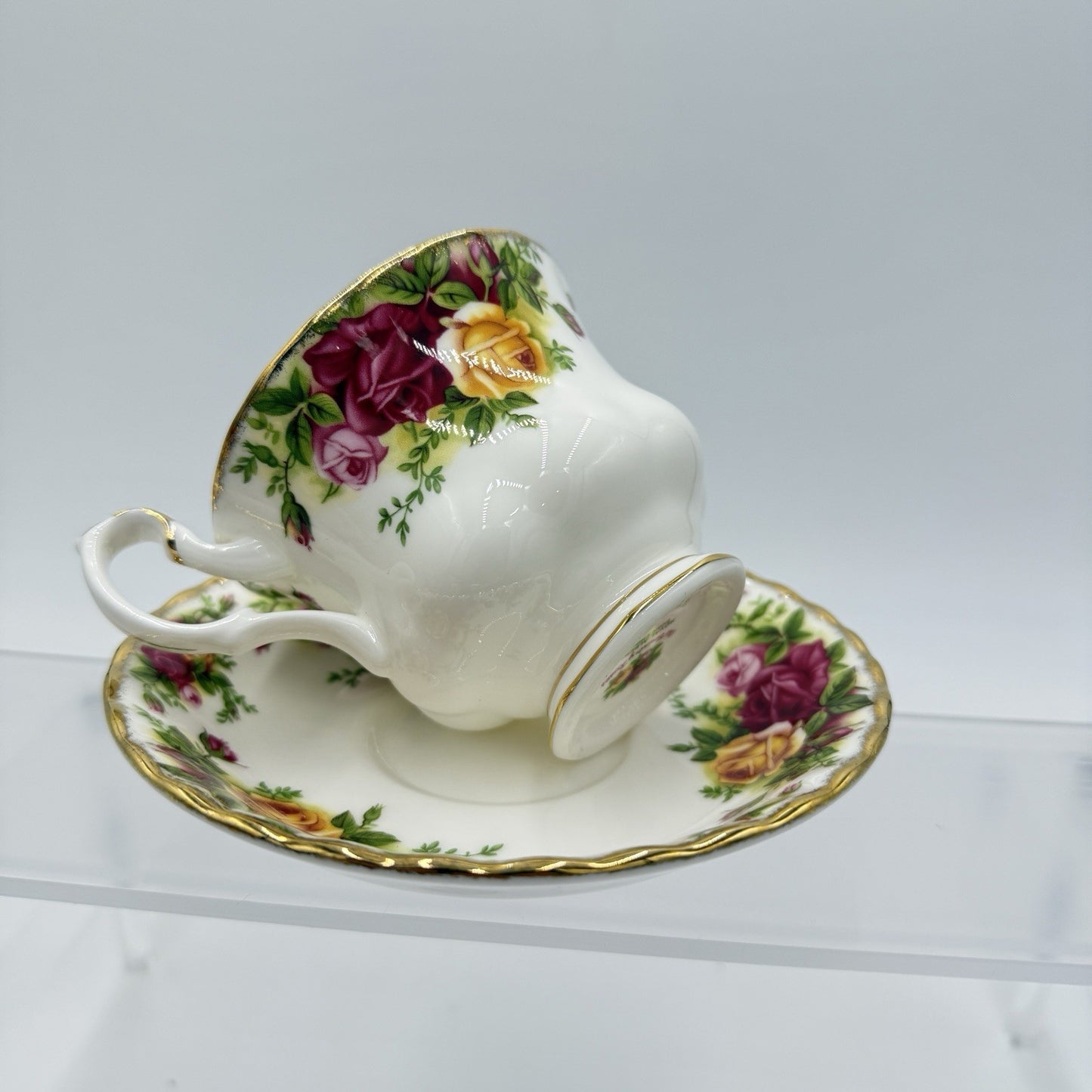 Vintage 1962 Royal Albert Old Country Roses England Porcelain Teacup & Saucer