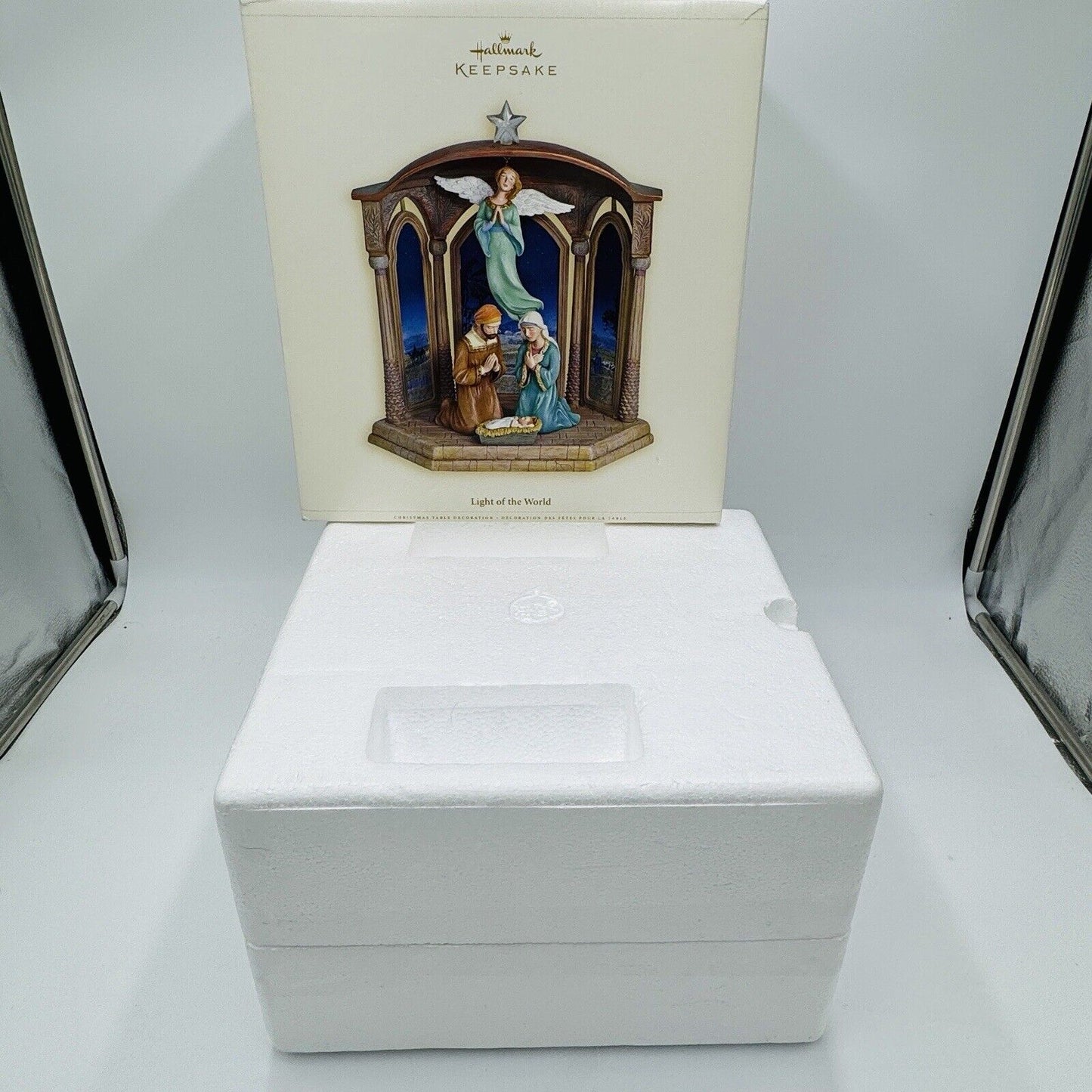 Hallmark 2006 Light of the World Table Decoration 5 Piece Nativity Set
