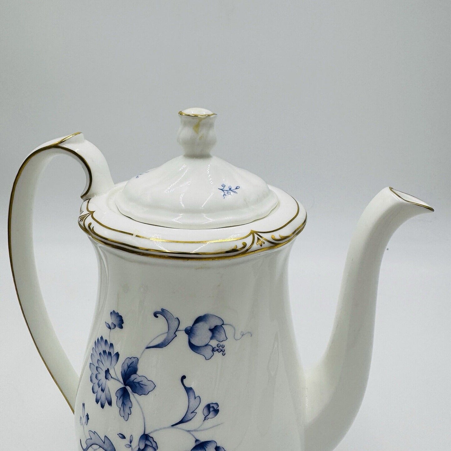 Wedgwood England Ashbury Bone China Coffee /Tea pot Blue White Gold Rim Large